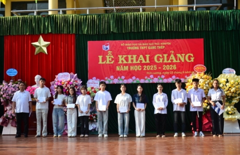 THÉP VIỆT-SING CHÚC MỪNG KHAI GIẢNG NĂM HỌC 2025 – 2026 VÀ TRAO THƯỞNG CHO HỌC SINH XUẤT SẮC